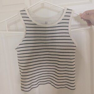 Uniqlo top
